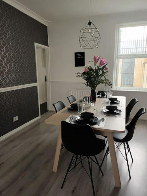Antonio Str Liverpool 6 Beds Exterior photo