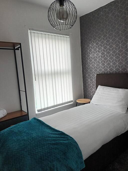 Antonio Str Liverpool 6 Beds Exterior photo